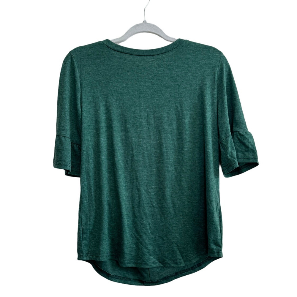 NWOT Women's Short Sleeve Round Neck T-Shirt Button Decal on Back Medium
